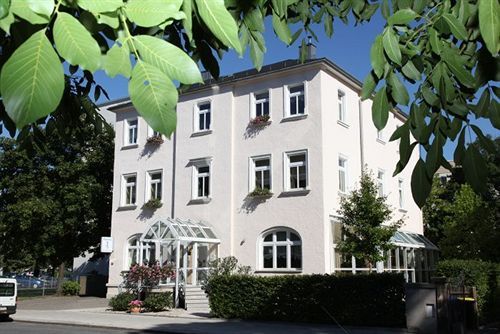 Am Grossen Garten Pensión 3*